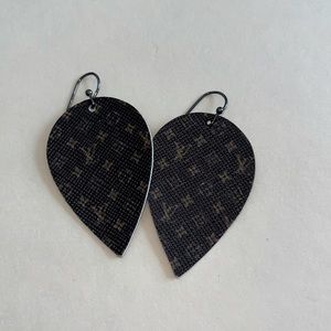 LV leather Earrings